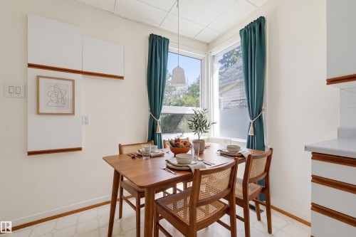 9728 89 Avenue Nw, Edmonton, AB - Indoor Photo Showing Dining Room