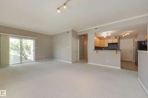 #20 3040 Spence Wd Sw, Edmonton, AB - Indoor Photo Showing Kitchen