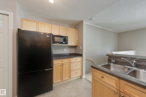 #20 3040 Spence Wd Sw, Edmonton, AB - Indoor Photo Showing Kitchen With Double Sink