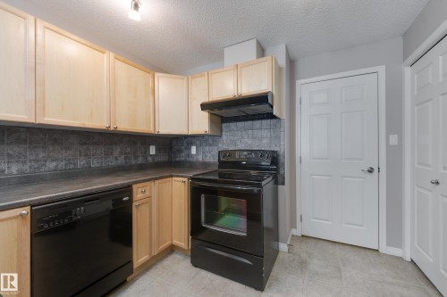 #20 3040 Spence Wd Sw, Edmonton, AB - Indoor Photo Showing Kitchen