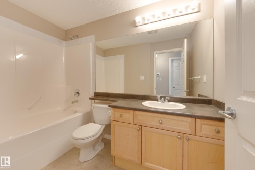 #20 3040 Spence Wd Sw, Edmonton, AB - Indoor Photo Showing Bathroom