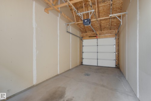 #20 3040 Spence Wd Sw, Edmonton, AB - Indoor Photo Showing Garage