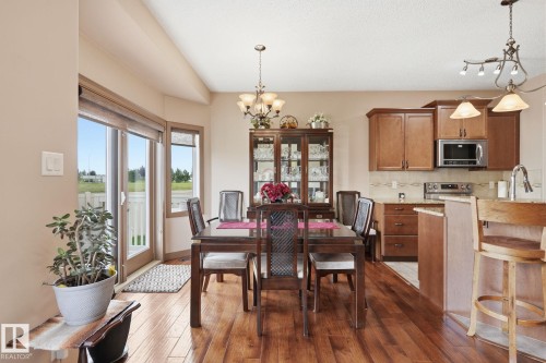 #10 340 Spruce Ridge Rd, Spruce Grove, AB - Indoor Photo Showing Dining Room