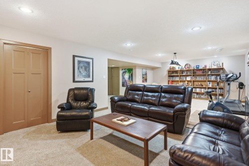 #10 340 Spruce Ridge Rd, Spruce Grove, AB - Indoor Photo Showing Living Room