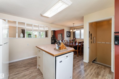 7 Camelot Crescent, Leduc, AB - Indoor Photo Showing Kitchen