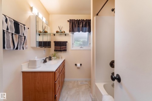 7 Camelot Crescent, Leduc, AB - Indoor Photo Showing Bathroom