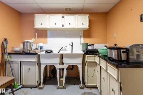 7 Camelot Crescent, Leduc, AB - Indoor Photo Showing Kitchen