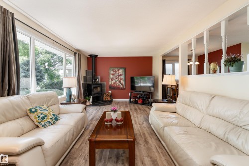 7 Camelot Crescent, Leduc, AB - Indoor Photo Showing Living Room