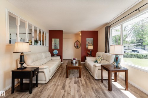7 Camelot Crescent, Leduc, AB - Indoor Photo Showing Living Room