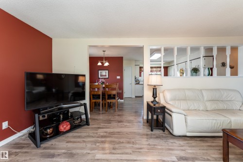 7 Camelot Crescent, Leduc, AB - Indoor Photo Showing Living Room