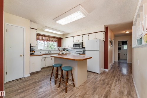 7 Camelot Crescent, Leduc, AB - Indoor Photo Showing Kitchen