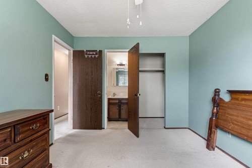 1984 68 Street Nw, Edmonton, AB - Indoor