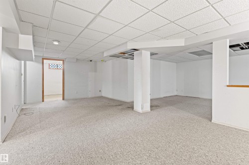 1984 68 Street Nw, Edmonton, AB - Indoor