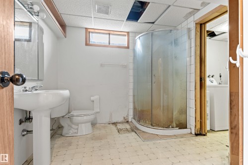 1984 68 Street Nw, Edmonton, AB - Indoor Photo Showing Bathroom