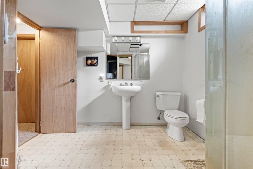 1984 68 Street Nw, Edmonton, AB - Indoor Photo Showing Bathroom