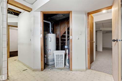 1984 68 Street Nw, Edmonton, AB - Indoor