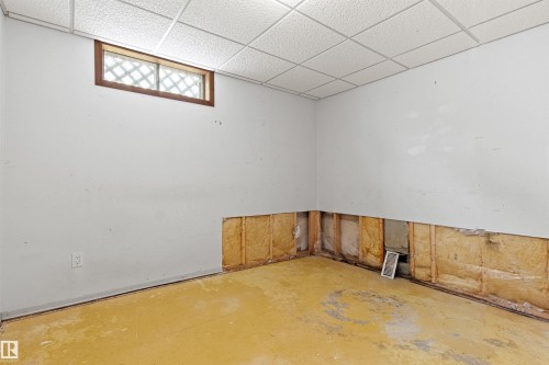 1984 68 Street Nw, Edmonton, AB - Indoor Photo Showing Other Room