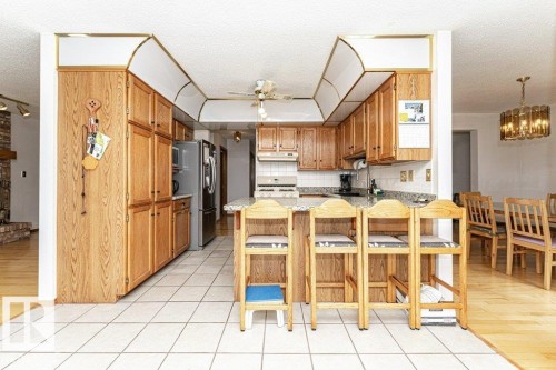 3303 42A Avenue Nw, Edmonton, AB - Indoor