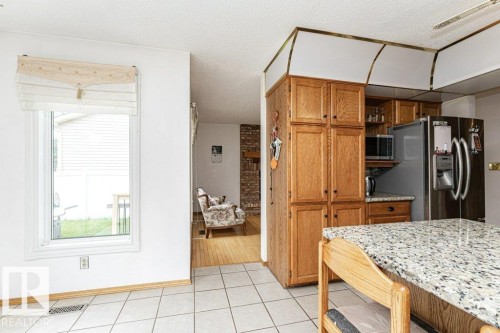 3303 42A Avenue Nw, Edmonton, AB - Indoor