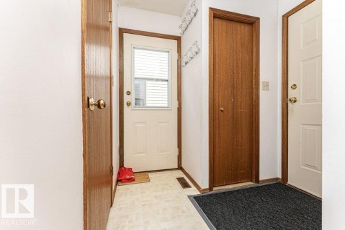 3303 42A Avenue Nw, Edmonton, AB - Indoor Photo Showing Other Room