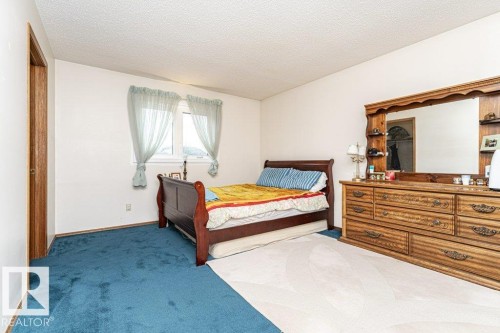 3303 42A Avenue Nw, Edmonton, AB - Indoor Photo Showing Bedroom