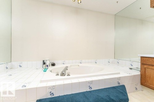 3303 42A Avenue Nw, Edmonton, AB - Indoor Photo Showing Bathroom