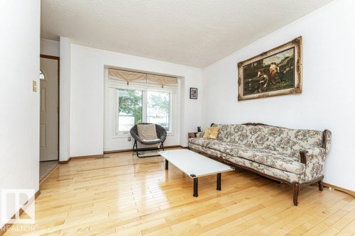 3303 42A Avenue Nw, Edmonton, AB - Indoor Photo Showing Living Room