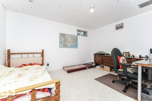 3303 42A Avenue Nw, Edmonton, AB - Indoor Photo Showing Bedroom