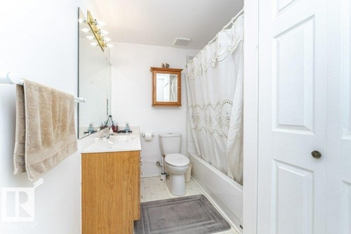3303 42A Avenue Nw, Edmonton, AB - Indoor Photo Showing Bathroom