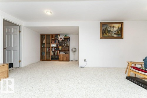 3303 42A Avenue Nw, Edmonton, AB - Indoor