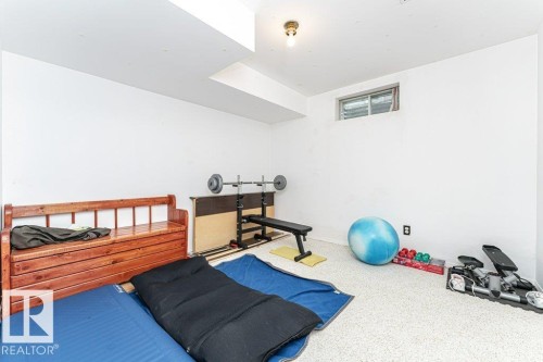 3303 42A Avenue Nw, Edmonton, AB - Indoor