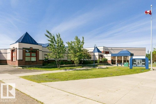 3303 42A Avenue Nw, Edmonton, AB - Outdoor