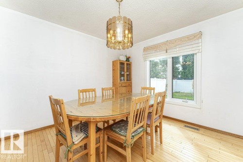 3303 42A Avenue Nw, Edmonton, AB - Indoor Photo Showing Dining Room