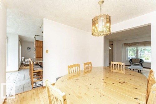 3303 42A Avenue Nw, Edmonton, AB - Indoor Photo Showing Dining Room