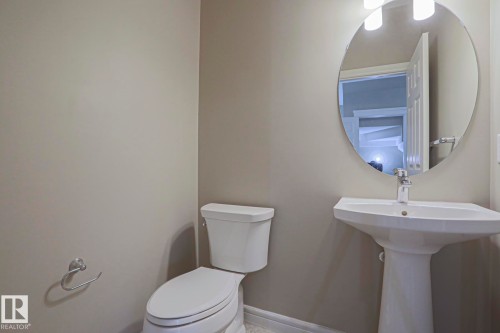 1456 33B Street Nw, Edmonton, AB - Indoor Photo Showing Bathroom