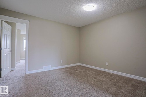 1456 33B Street Nw, Edmonton, AB - Indoor Photo Showing Other Room