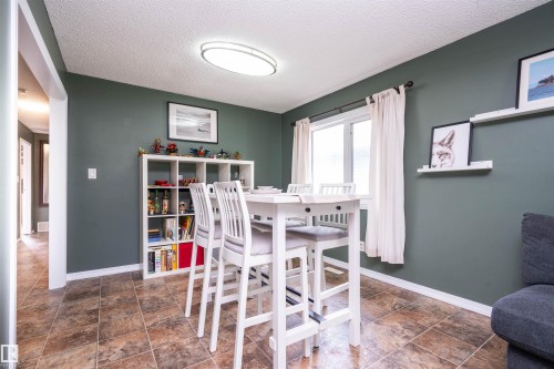 12022 43 Street Nw, Edmonton, AB - Indoor