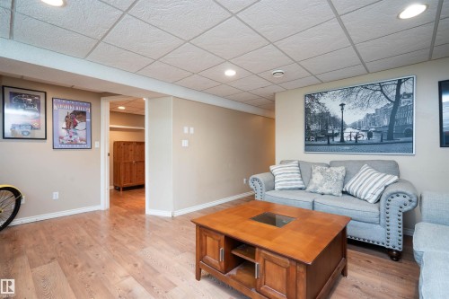 12022 43 Street Nw, Edmonton, AB - Indoor