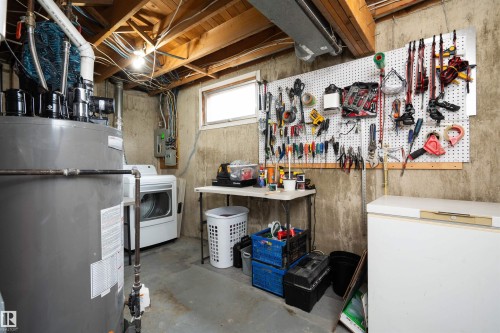 12022 43 Street Nw, Edmonton, AB - Indoor