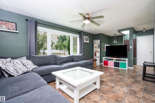 12022 43 Street Nw, Edmonton, AB - Indoor Photo Showing Living Room