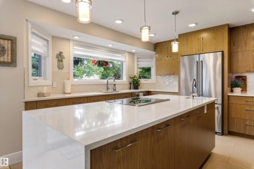 11 Arcand Drive, St. Albert, AB - Indoor Photo Showing Kitchen With Upgraded Kitchen