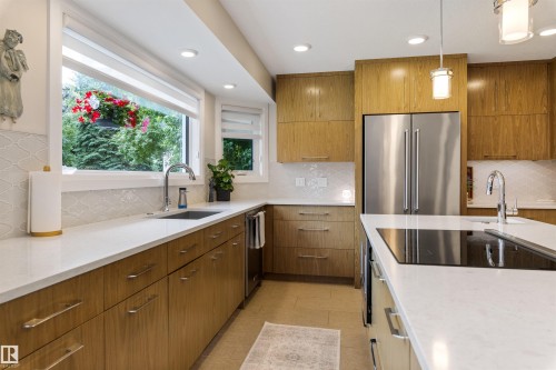 11 Arcand Drive, St. Albert, AB - Indoor Photo Showing Kitchen With Upgraded Kitchen