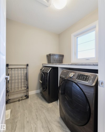 23 Kingsbury Circle, Spruce Grove, AB - Indoor Photo Showing Laundry Room