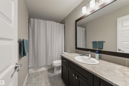 23 Kingsbury Circle, Spruce Grove, AB - Indoor Photo Showing Bathroom