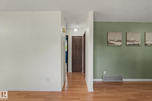11167 52 Street Nw, Edmonton, AB - Indoor Photo Showing Other Room
