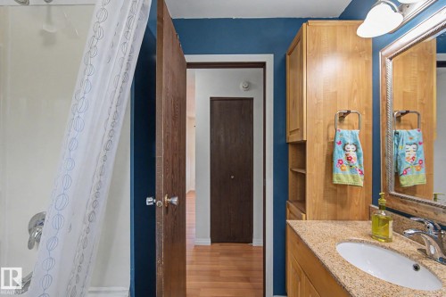 11167 52 Street Nw, Edmonton, AB - Indoor Photo Showing Bathroom