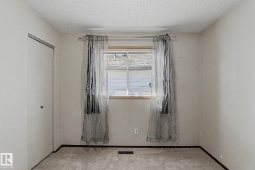 11167 52 Street Nw, Edmonton, AB - Indoor Photo Showing Other Room