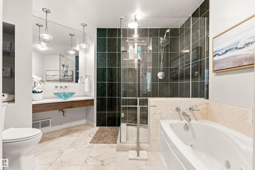 13868 110A Avenue Nw, Edmonton, AB - Indoor Photo Showing Bathroom
