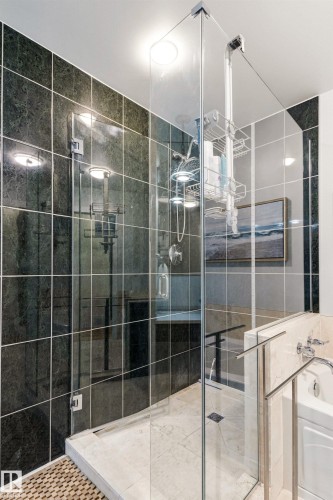13868 110A Avenue Nw, Edmonton, AB - Indoor Photo Showing Bathroom