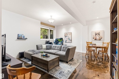 13868 110A Avenue Nw, Edmonton, AB - Indoor Photo Showing Living Room